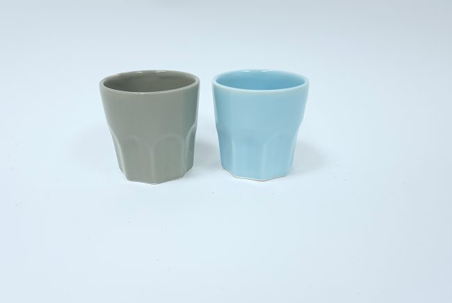זוג כוסות אספרסו בצבעים שונים